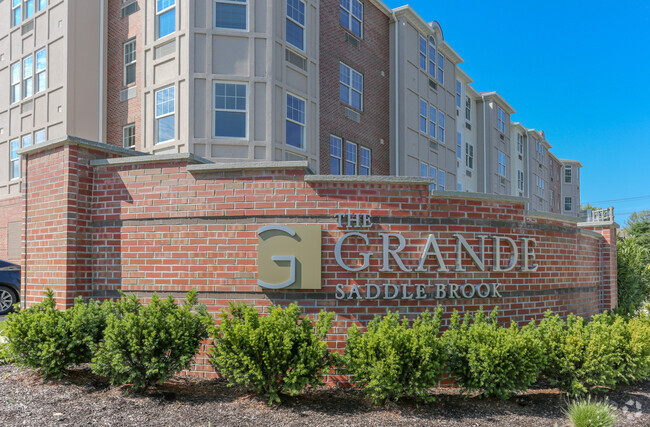 El edificio & Firma - The Grande Saddle Brook