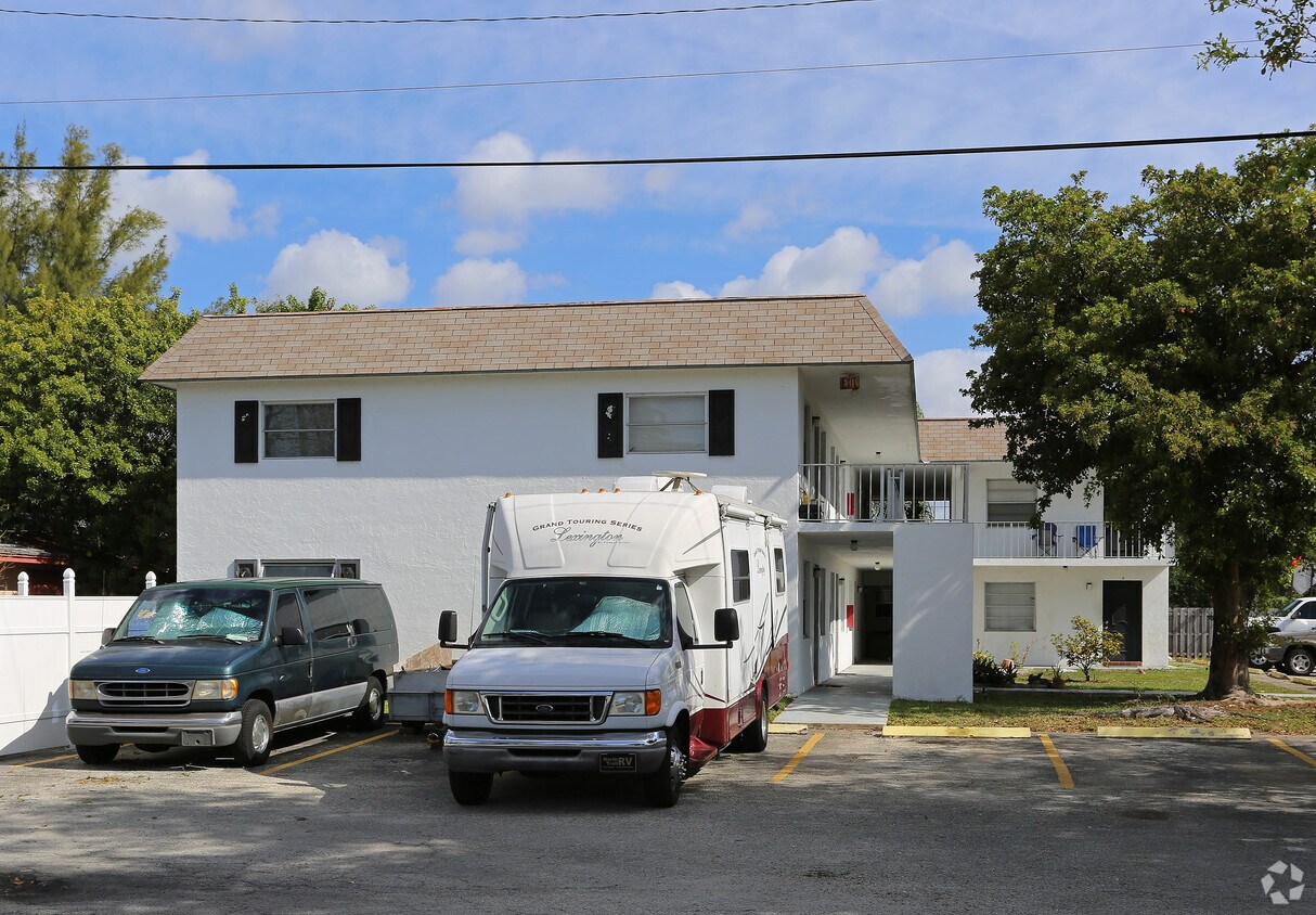 Building Photo - 3451 NE 11th Ave