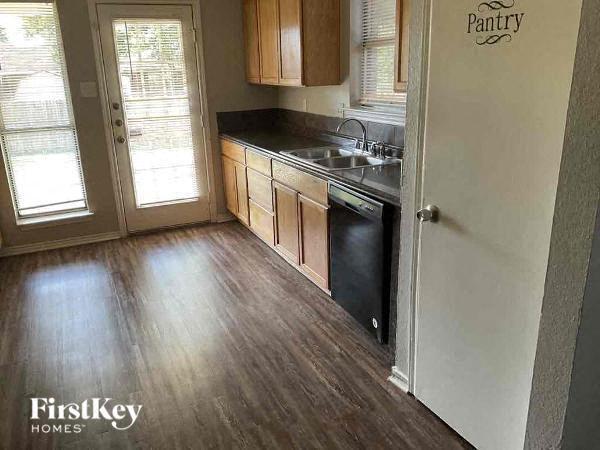 Foto del edificio - 7312 Meadows Dr N