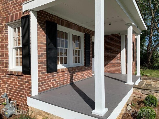 Building Photo - 103 Old Mount Holly Rd