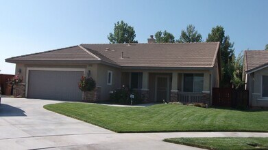34400 Glenwood Dr