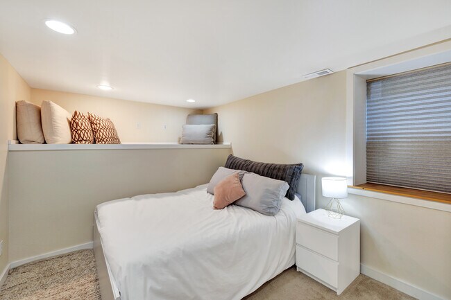 Foto del edificio - 7911 5th Ave NE