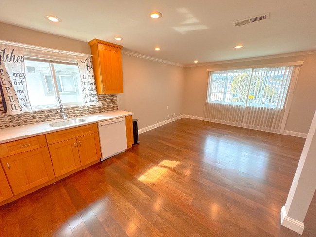 Building Photo - 12 Linden Ave