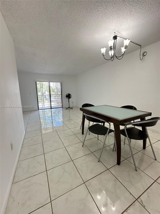 Foto del edificio - 861 NE 209th Terrace