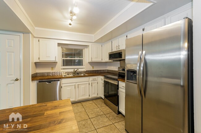 Foto del edificio - 14701 Laurel Lake Ln