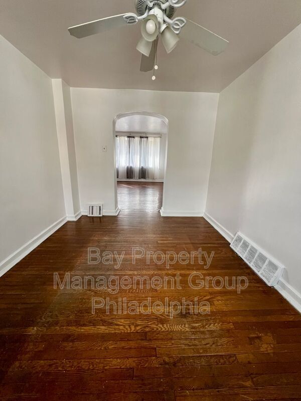 Foto del edificio - 1121 E Cheltenham Ave