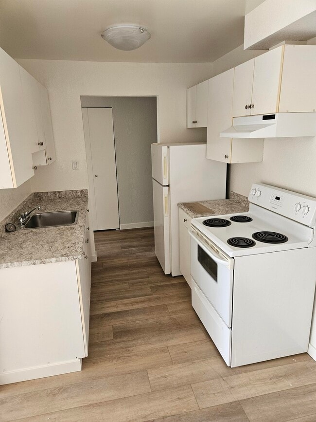 Building Photo - Fern Oaks Manor