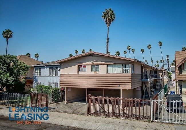 Building Photo - 918 Fedora St