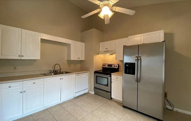 Building Photo - Charming Cul-de-Sac Retreat with Spacious Living & Private Backyard in Columbia, SC