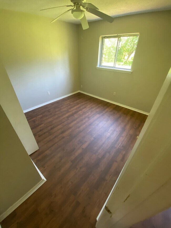 Foto del edificio - 3 br, 1 bath House - 1224 Elsa Jane