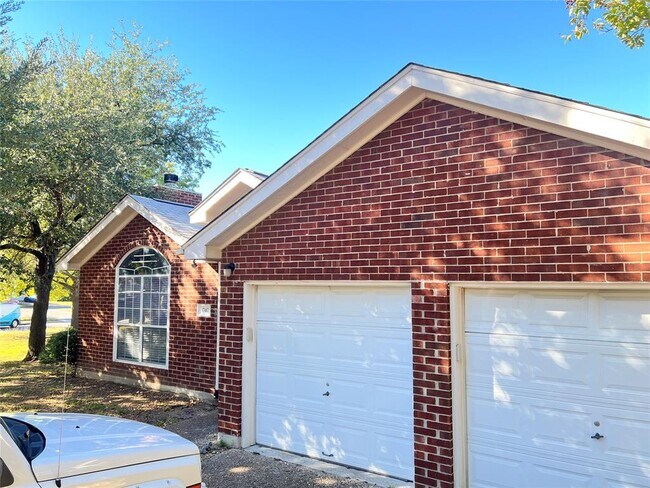 Building Photo - 1747 Windy Park Cir