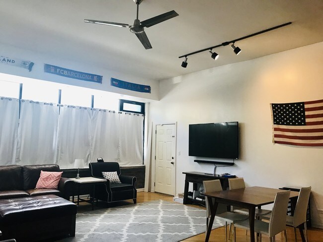 Foto del edificio - 3456 N Damen Ave