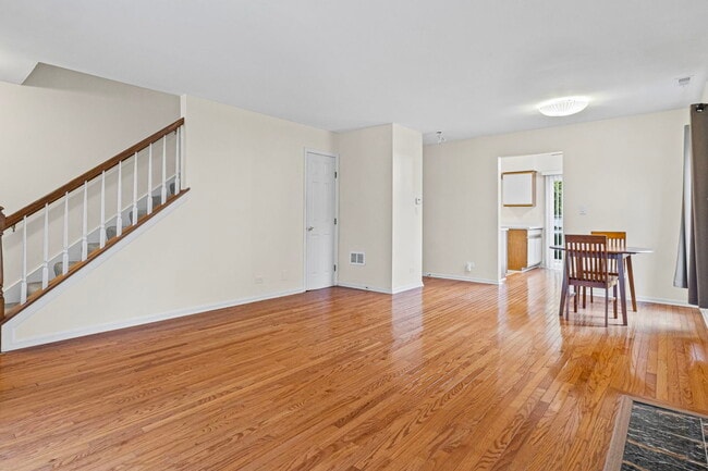 Building Photo - 1725 Pickwick Ln