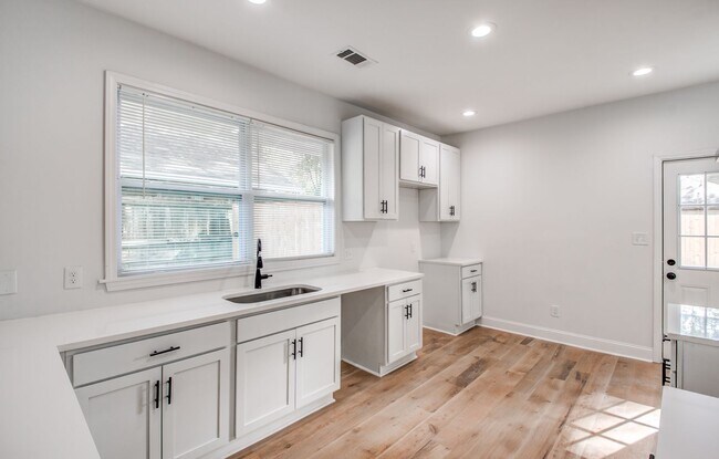 Building Photo - 1825 Young Ave