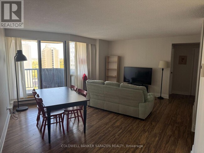 Photo du bâtiment - 900 Dynes Rd