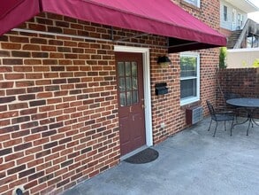 Building Photo - 1347 S Main St