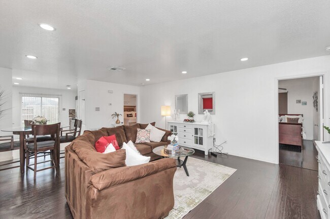 Foto del edificio - 7327 Enchanted Creek Dr