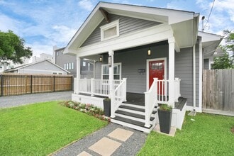 Building Photo - 318 Ennis St