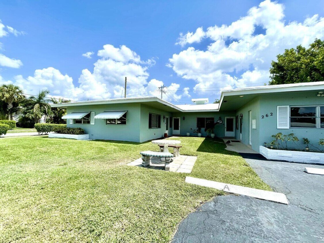 262 SE 9th Ave, Deerfield Beach, FL 33441 Townhome Rentals in