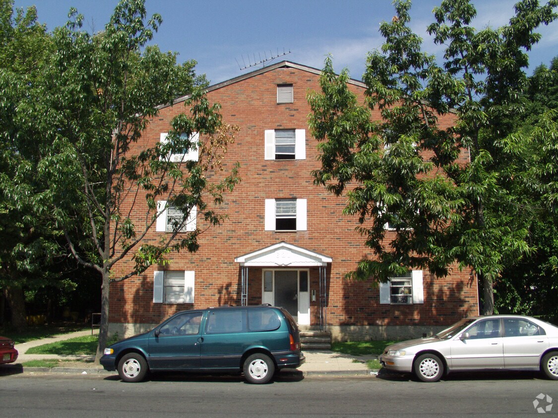 Primary Photo - 621 Brunswick Ave
