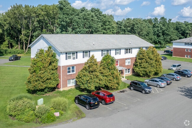 Country Gardens grounds - Country Garden Apartments