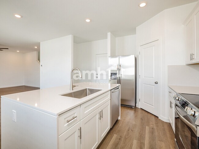 Foto del edificio - 2370 Dolly Ave