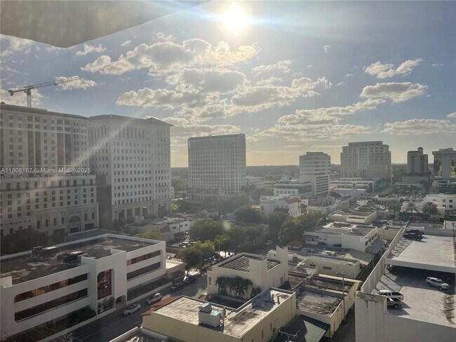 Foto del edificio - 66 Valencia Ave
