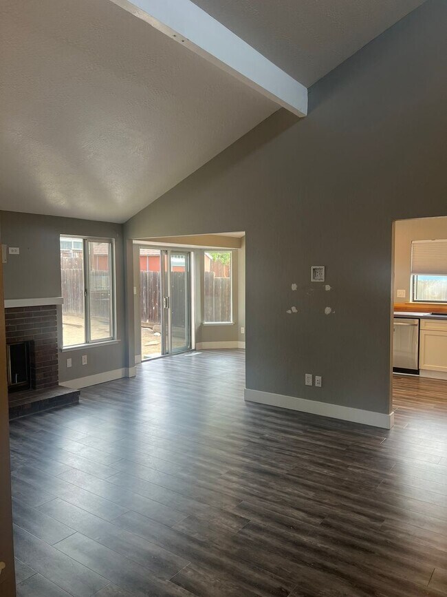 Foto del edificio - Three Bedroom, Two Bathroom Single Family ...