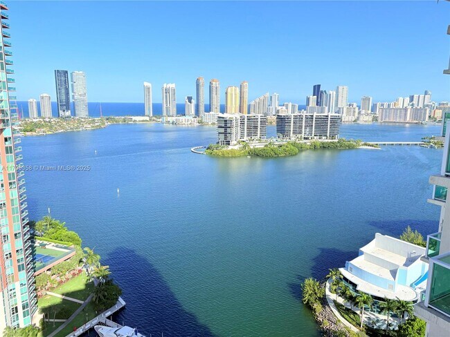 Foto del edificio - 3330 NE 190th St