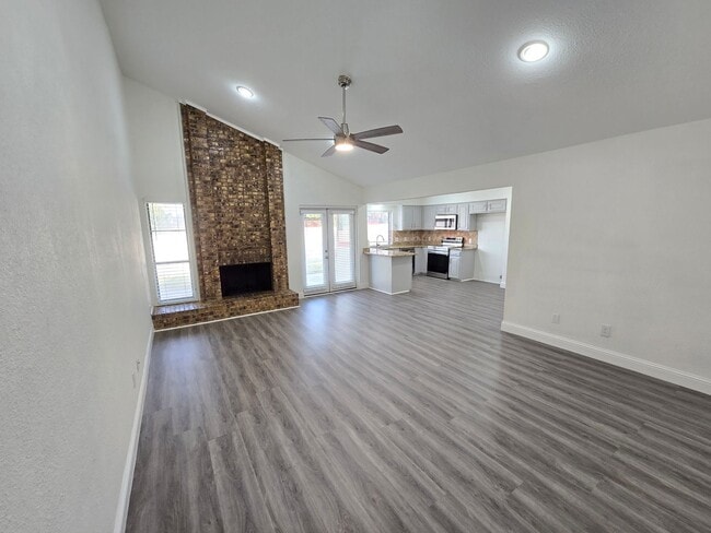 Building Photo - Updated, Energy Efficient 4 Bedroom 2 Bath Home in Golf Course Community