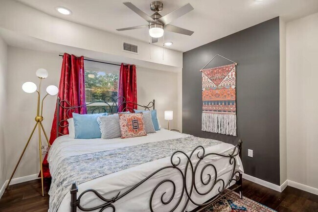 Foto del edificio - 3741 Charleston St