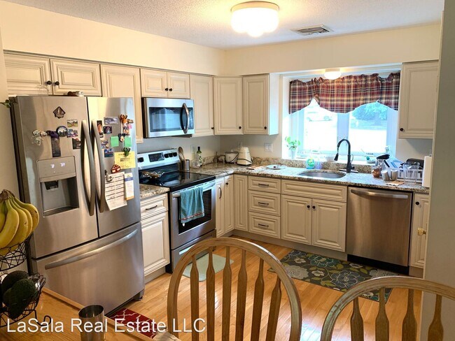 Building Photo - 3 br, 2.5 bath House - 205 Sandstone Drive