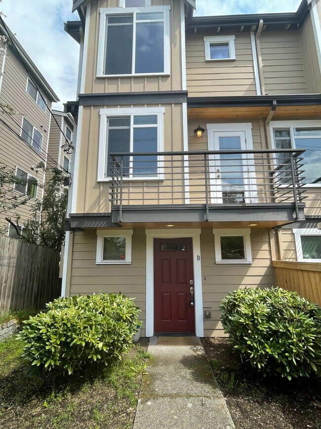 3658 Whitman Ave N, Seattle, WA 98103 Townhome Rentals in Seattle WA