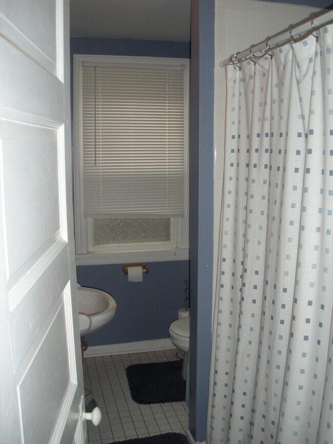 Bathroom - 124 Greenfield St