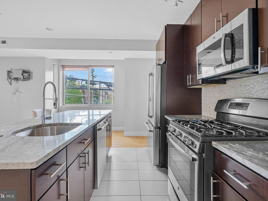 Primary Photo - 900 N 16th St