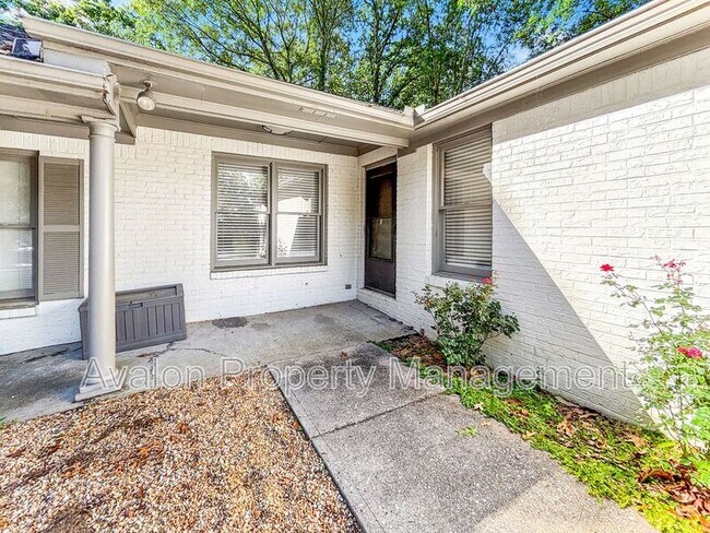 Building Photo - 1840 Cooper Lake Dr SE