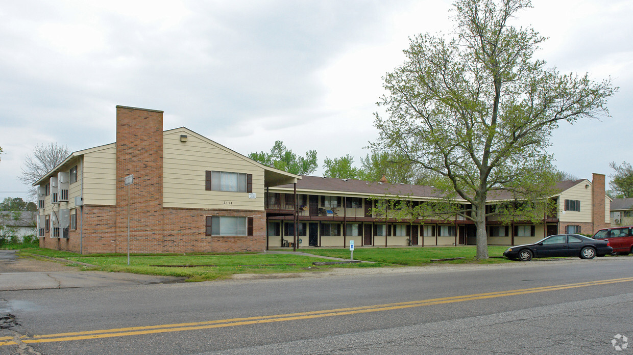 Primary Photo - Colonial Pembroke Apartments