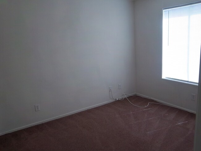 Building Photo - 3 bedroom home with granite tops and tile floors $1500.00/month