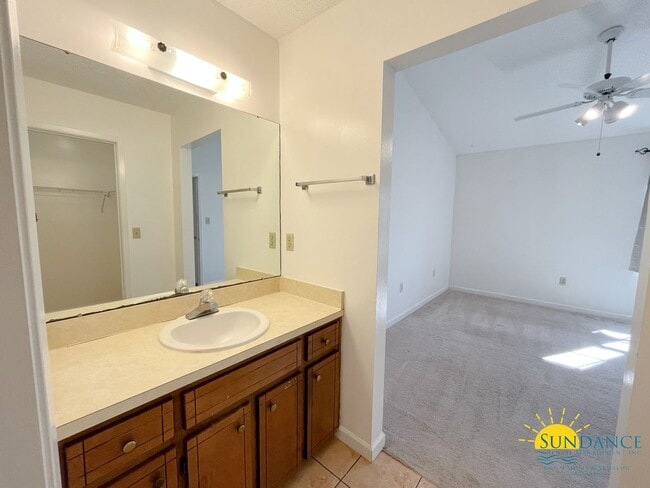 Building Photo - Adorable 2 Bedroom Home in Valparaiso!