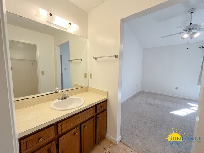 Foto del edificio - Adorable 2 Bedroom Home in Valparaiso!