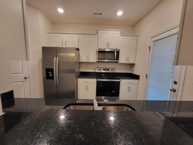 Building Photo - Room in Townhome on Guildford Hill Ln