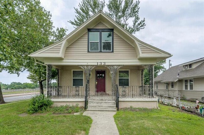 Building Photo - 133 E Ruby Ave