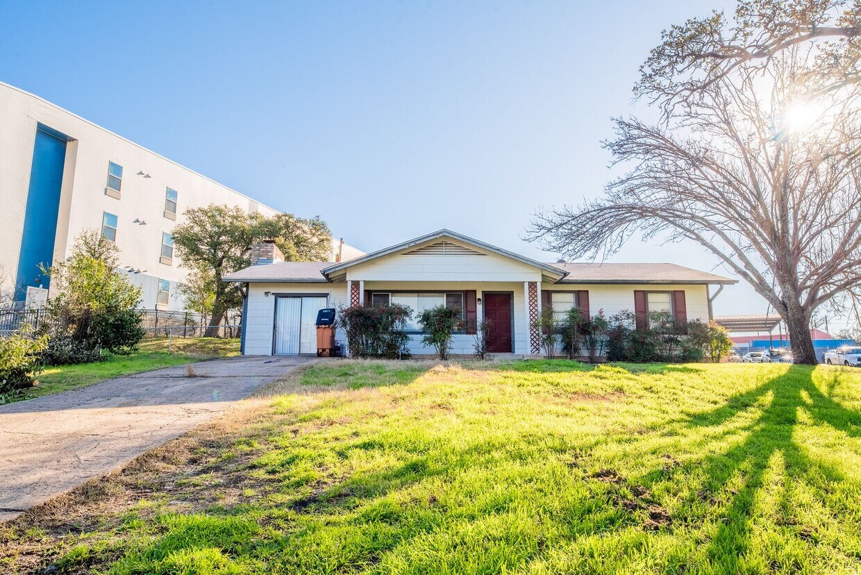 Foto principal - 12203 Waters Park Rd