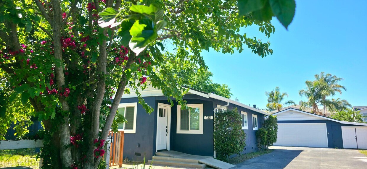 Primary Photo - 125 Farrell Ave