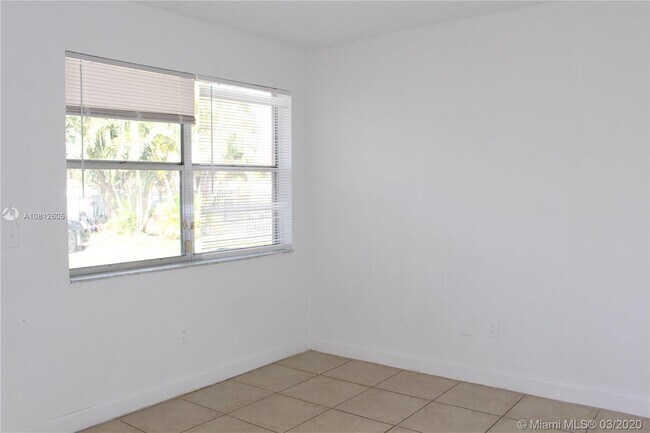 Building Photo - 400 NW 65th Ave