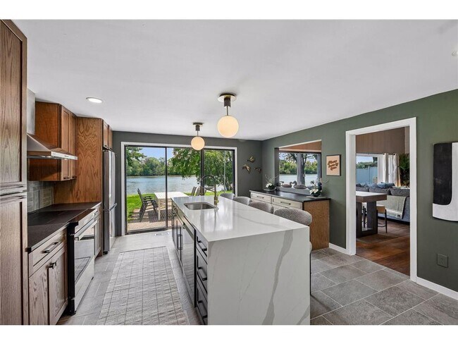 Foto del edificio - 5636 Twin Lake Terrace N