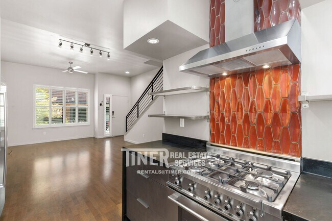 Foto del edificio - 1322 E Sutter Walk