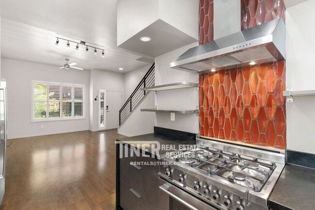 Photo - 1322 E Sutter Walk House