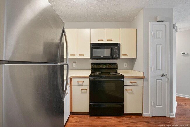 Foto del edificio - 6804 Willowbrook Dr