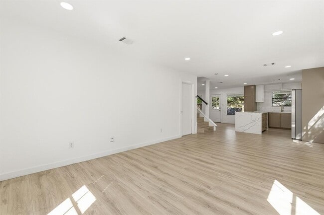 Building Photo - 1707 Yucca Ln